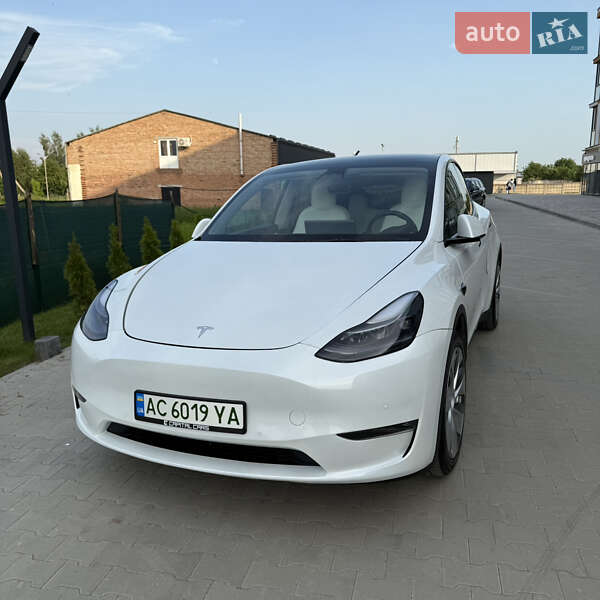 Tesla Model y (2021)