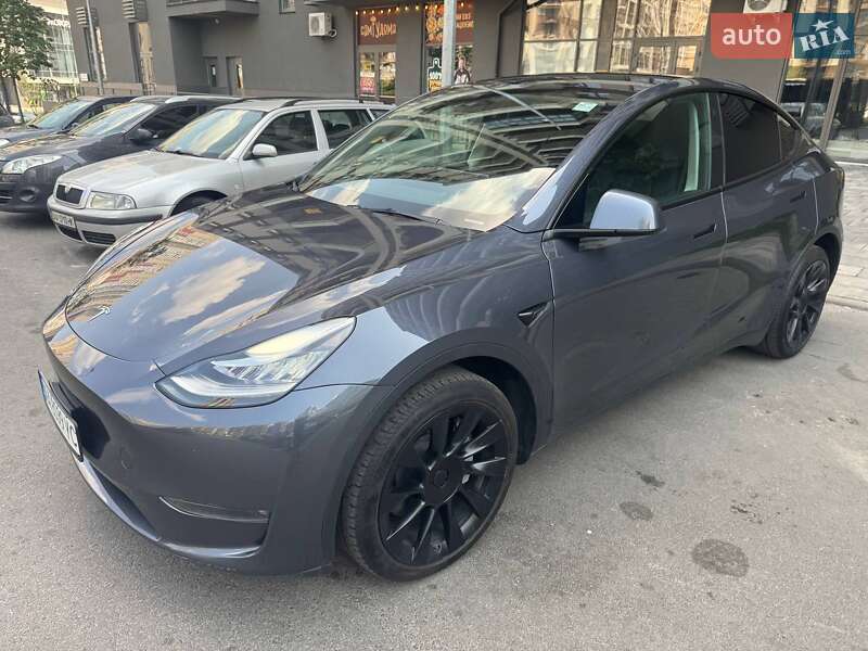 Tesla Model y (2022)