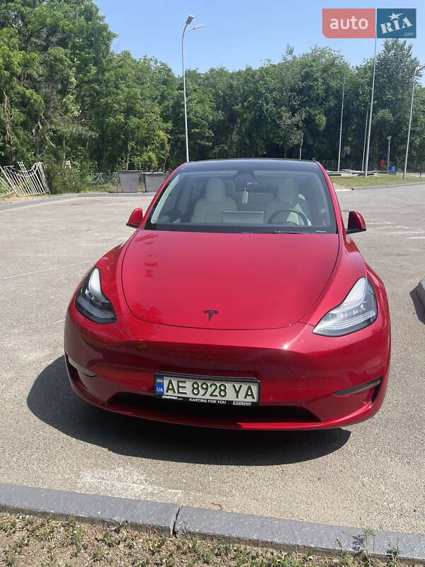 Tesla Model y (2021)