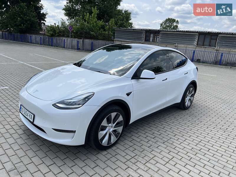 Tesla Model y (2022)