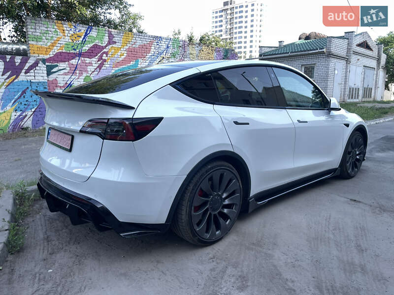 Tesla Model y (2021)