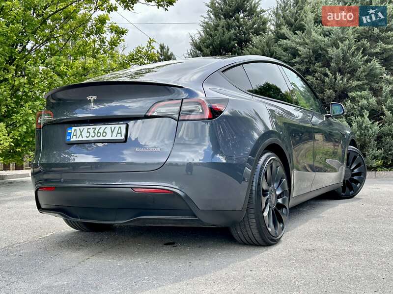Tesla Model y (2022)