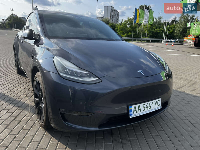 Tesla Model y (2020)