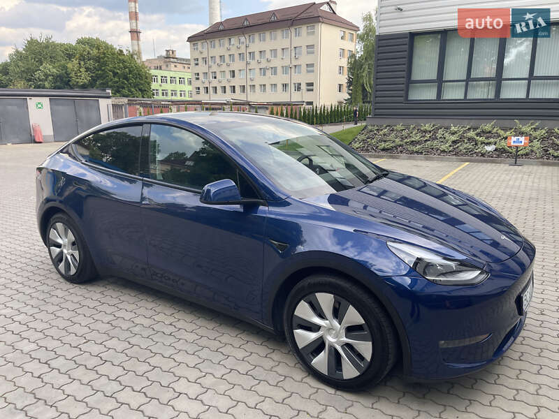 Tesla Model y (2020)