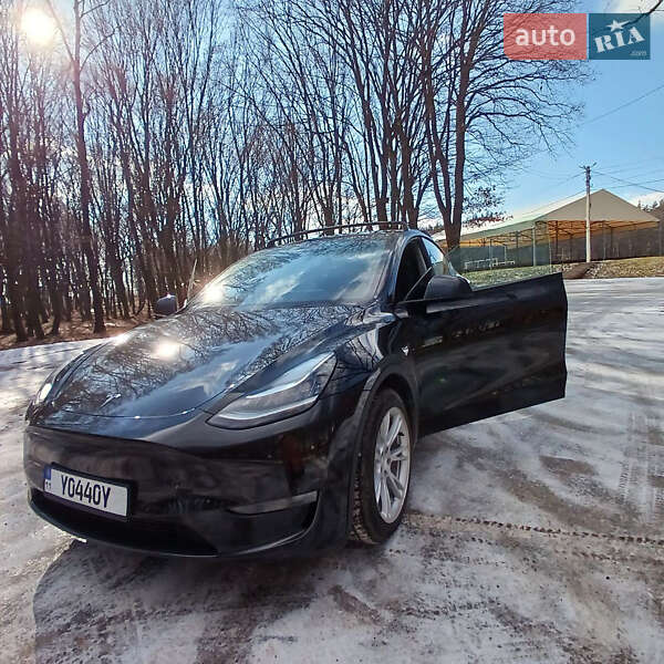 Tesla Model y (2020)