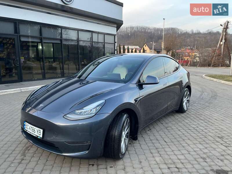 Tesla Model y (2020)