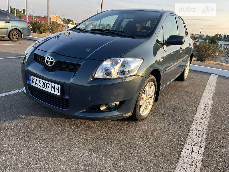 Toyota Auris (2008)