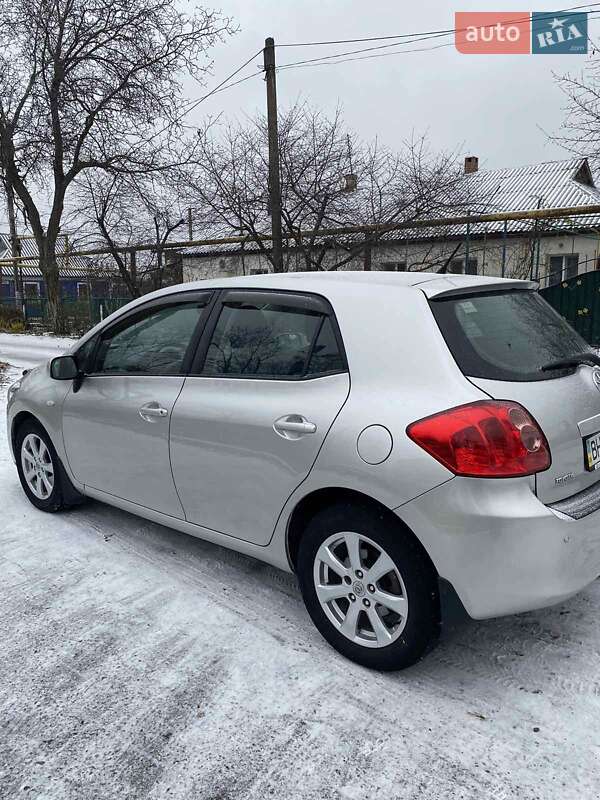 Toyota Auris (2007)