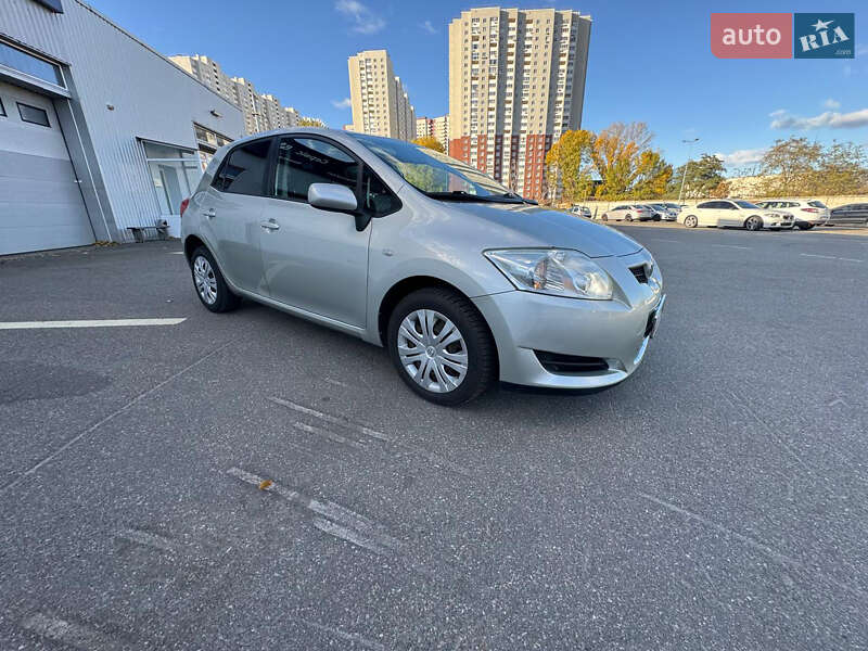 Toyota Auris (2008)