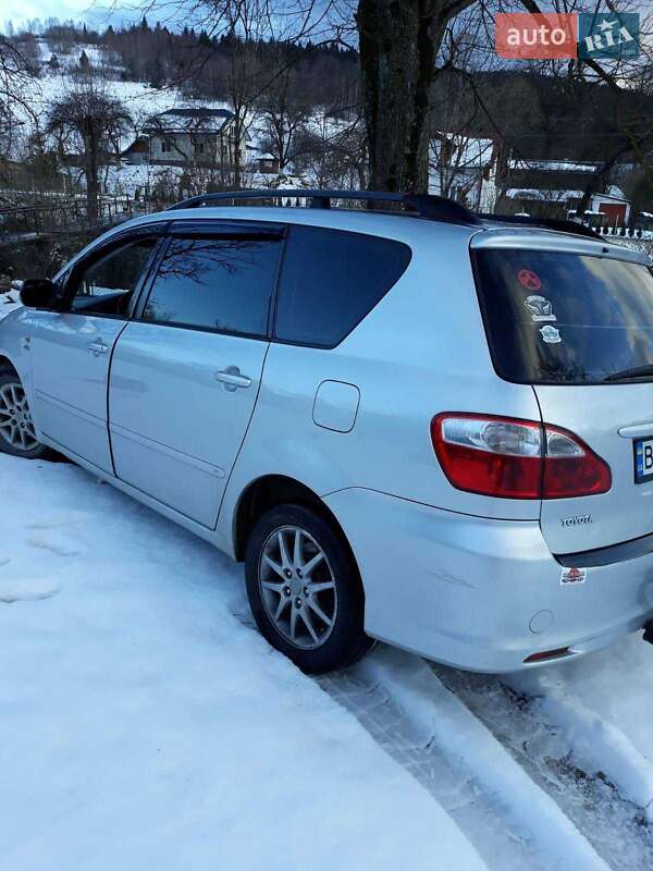 Toyota Avensis verso (2004)