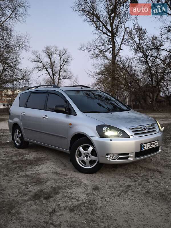 Toyota Avensis verso (2003)