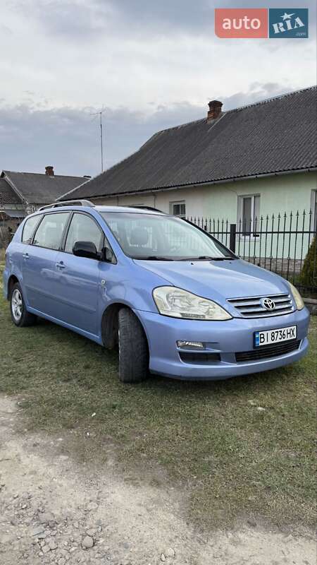 Toyota Avensis verso (2004)