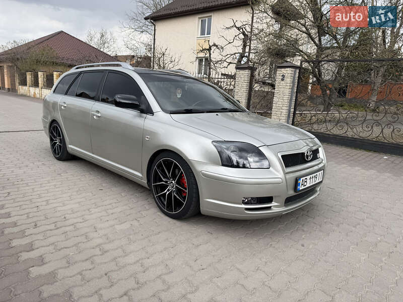 Toyota Avensis (2003)