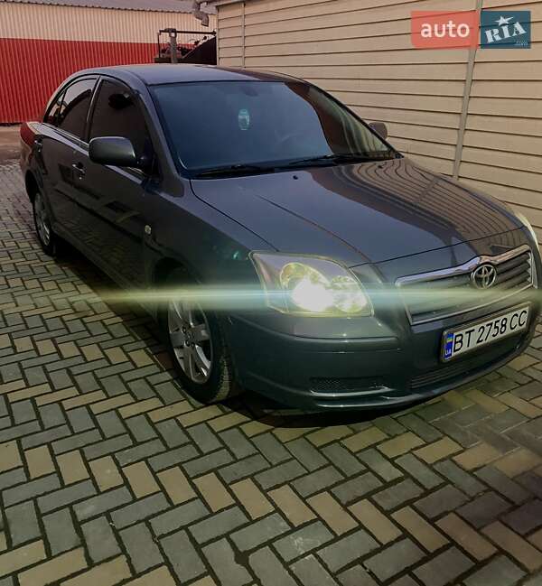 Toyota Avensis (2003)