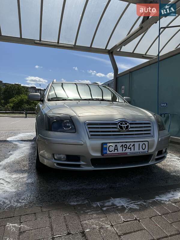 Toyota Avensis (2004)