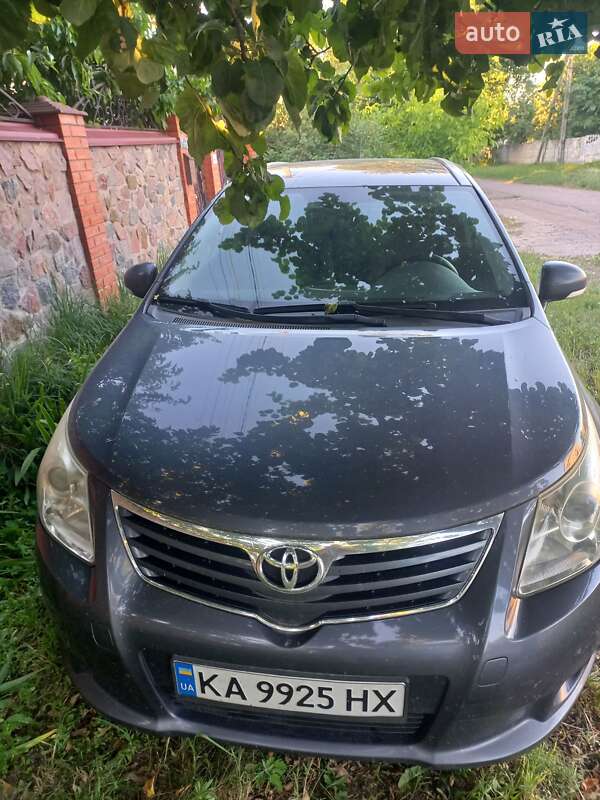 Toyota Avensis (2011)
