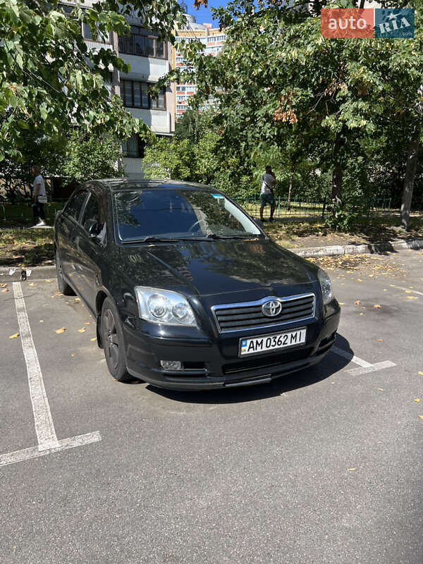 Toyota Avensis (2004)