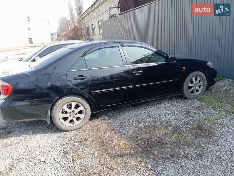Toyota Camry (2004)