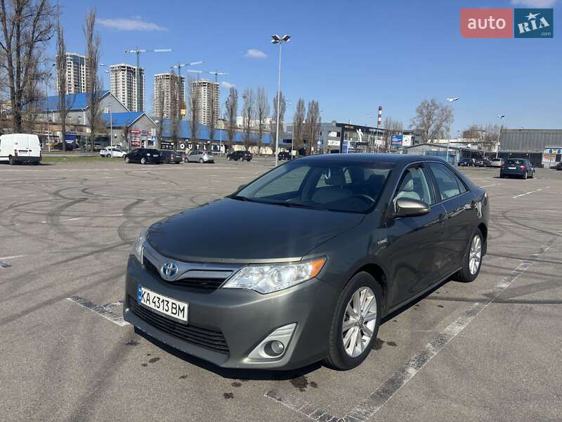 Toyota Camry (2012)