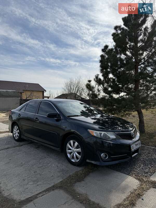 Toyota Camry (2014)