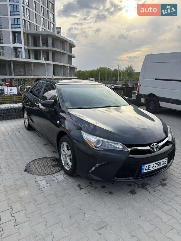 Toyota Camry (2015)