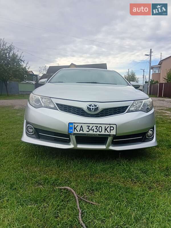 Toyota Camry (2012)