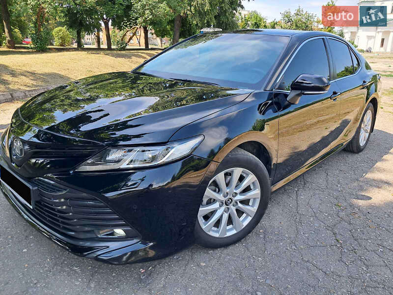 Toyota Camry (2019)