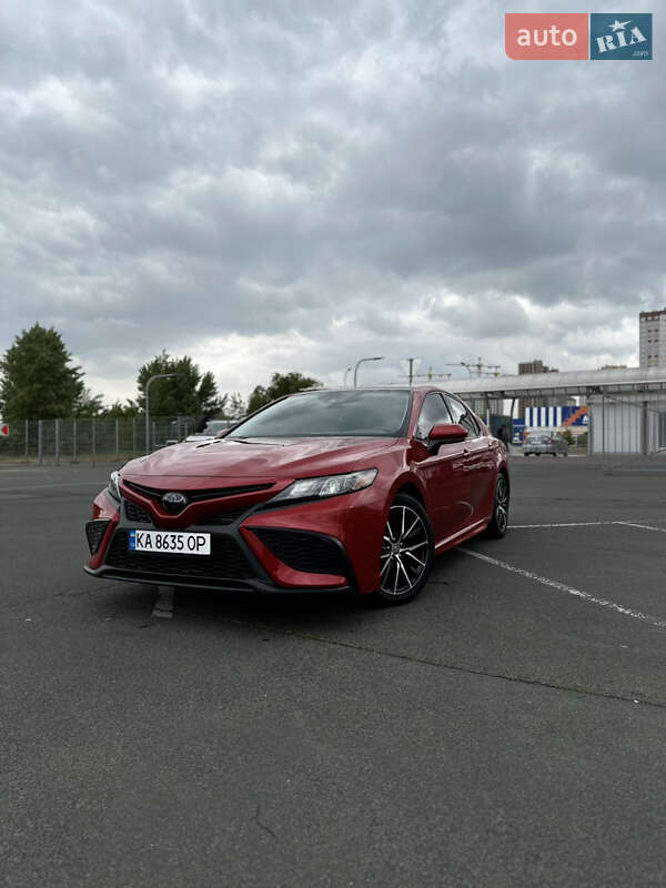 Toyota Camry (2020)