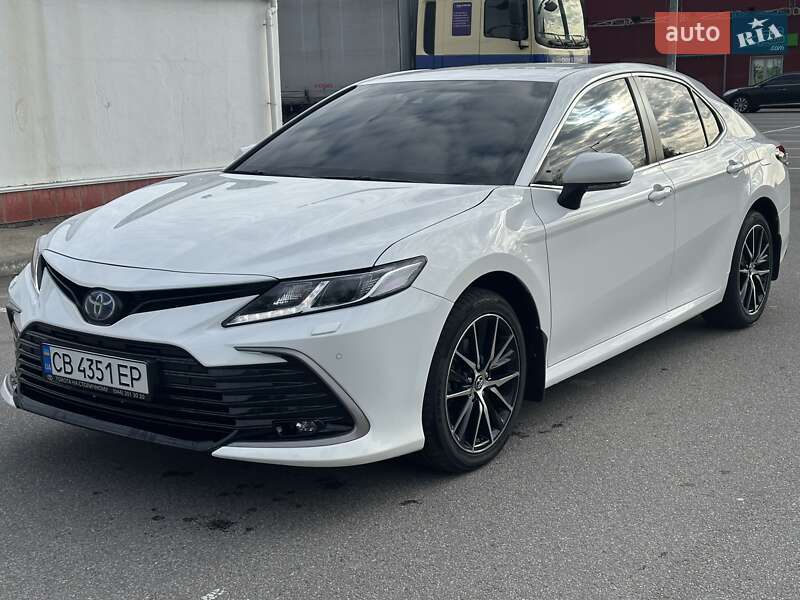 Toyota Camry (2021)