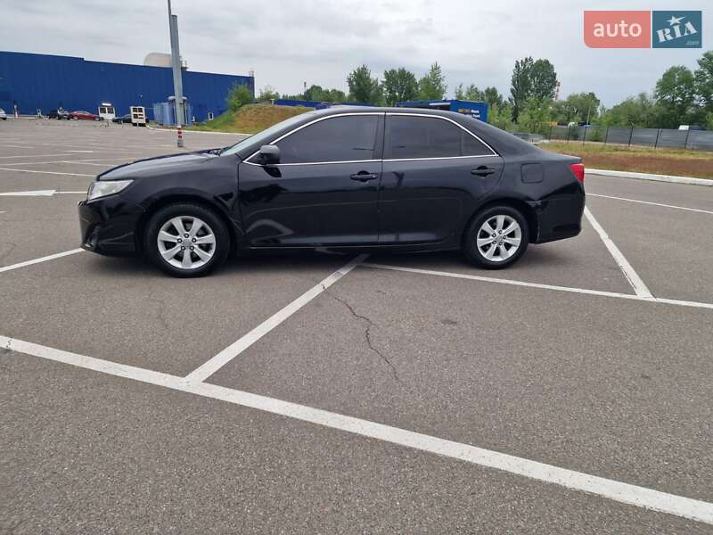 Toyota Camry (2015)