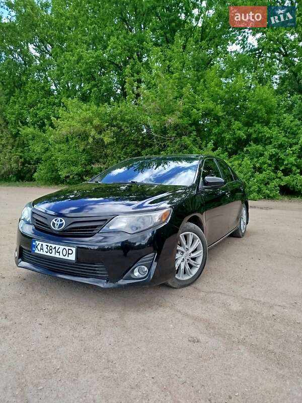 Toyota Camry (2012)
