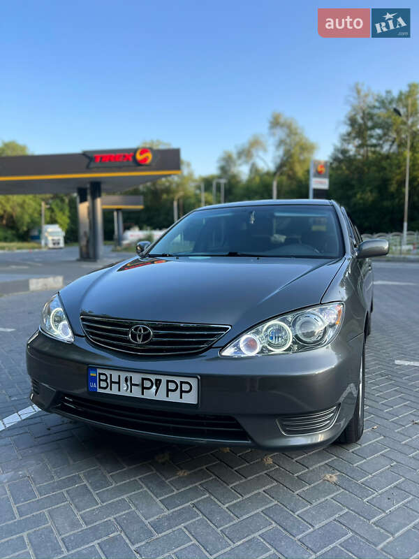 Toyota Camry (2005)