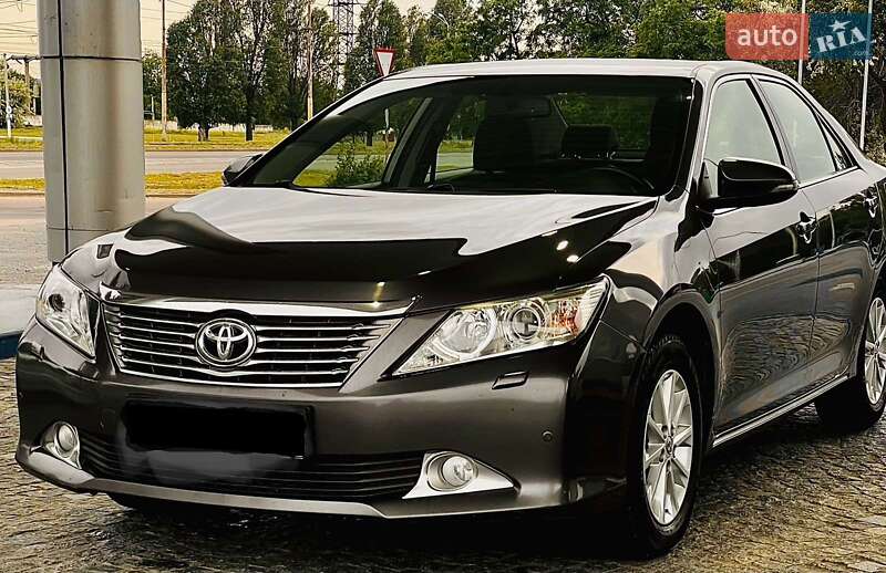 Toyota Camry (2013)