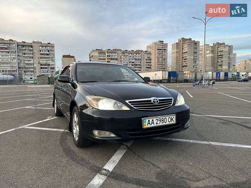 Toyota Camry (2004)