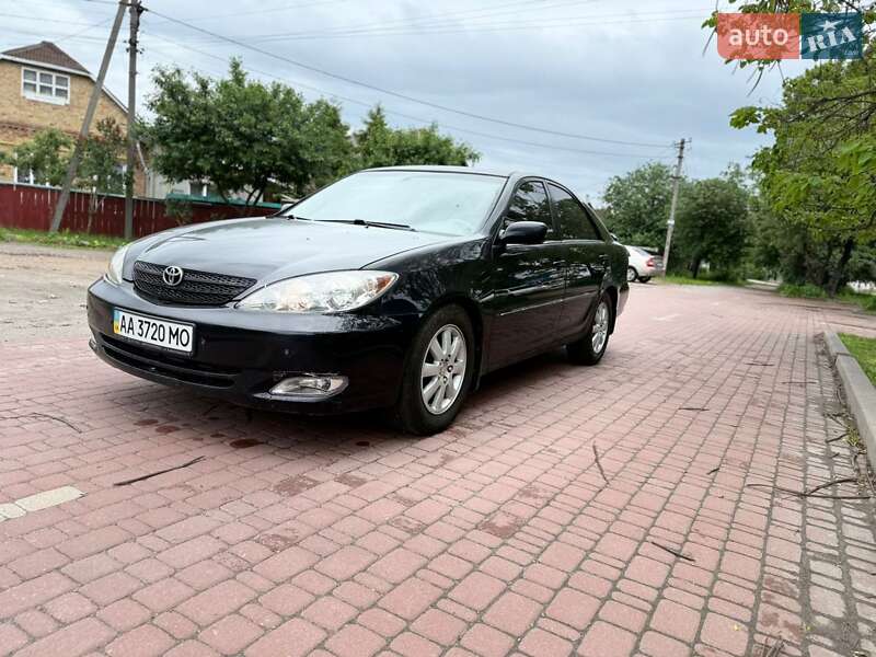 Toyota Camry (2004)