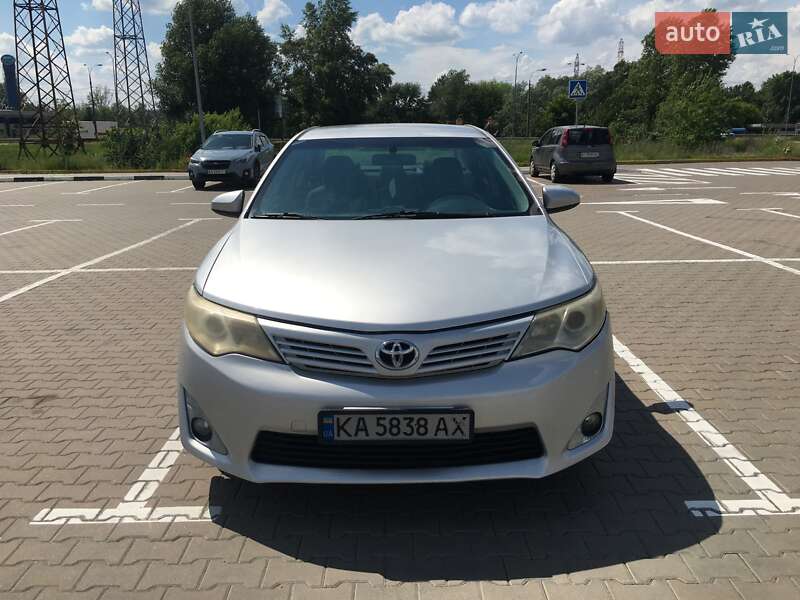Toyota Camry (2014)