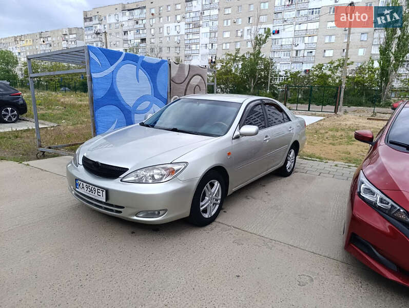 Toyota Camry (2004)