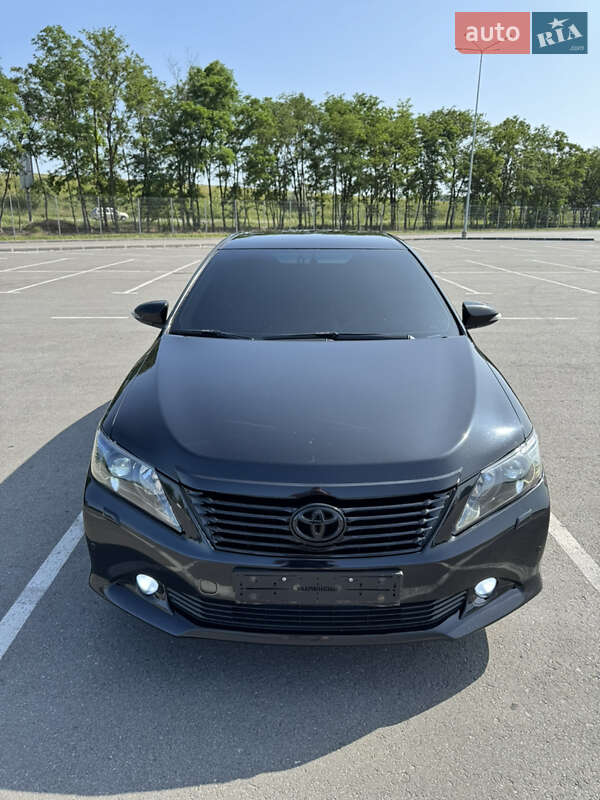 Toyota Camry (2012)