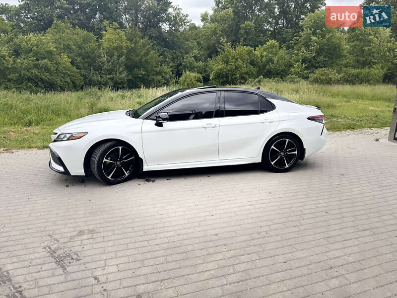 Toyota Camry (2022)