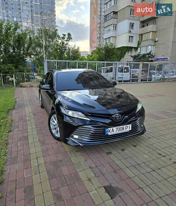 Toyota Camry (2019)