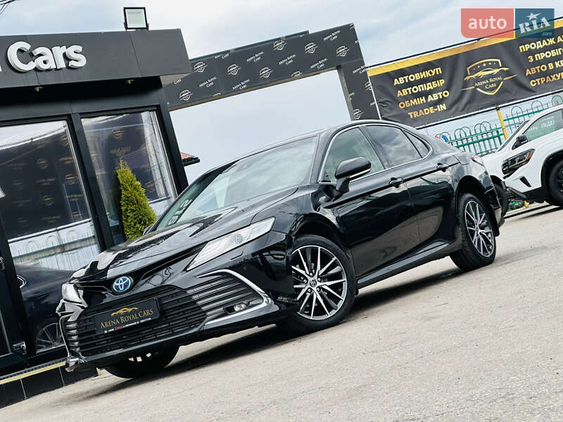 Toyota Camry (2023)