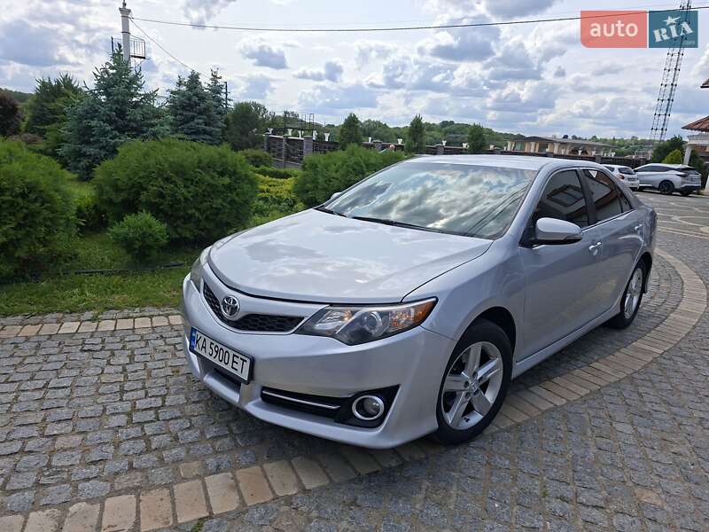 Toyota Camry (2014)