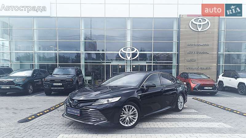 Toyota Camry (2020)