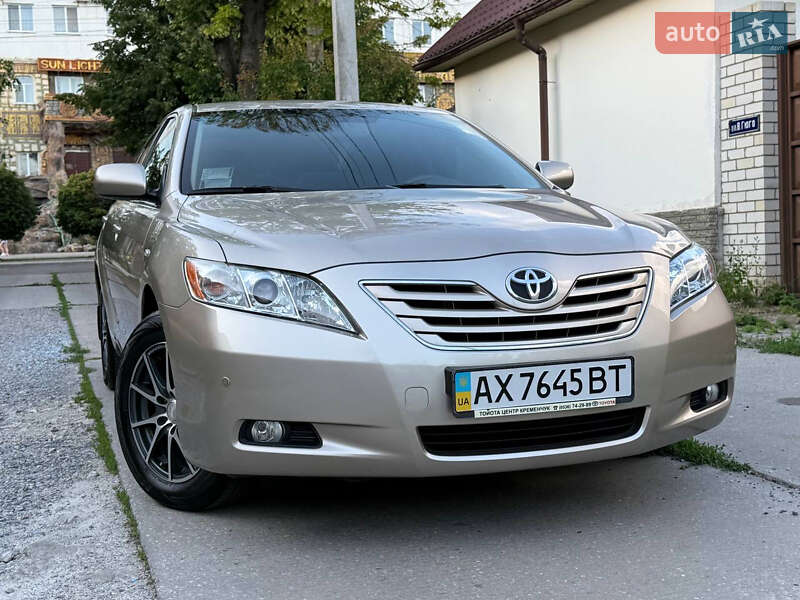 Toyota Camry (2008)