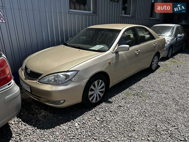 Toyota Camry (2004)