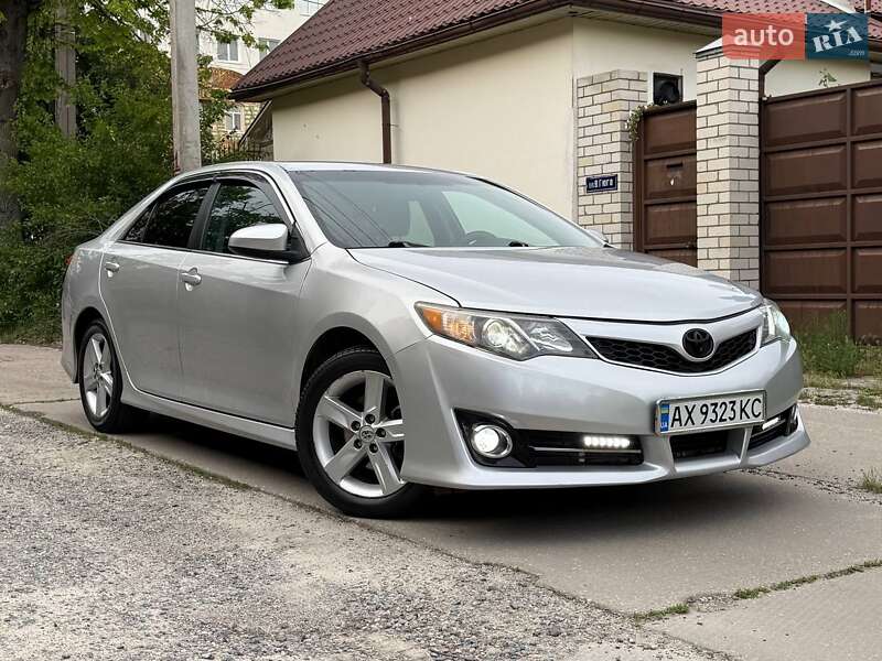Toyota Camry (2014)