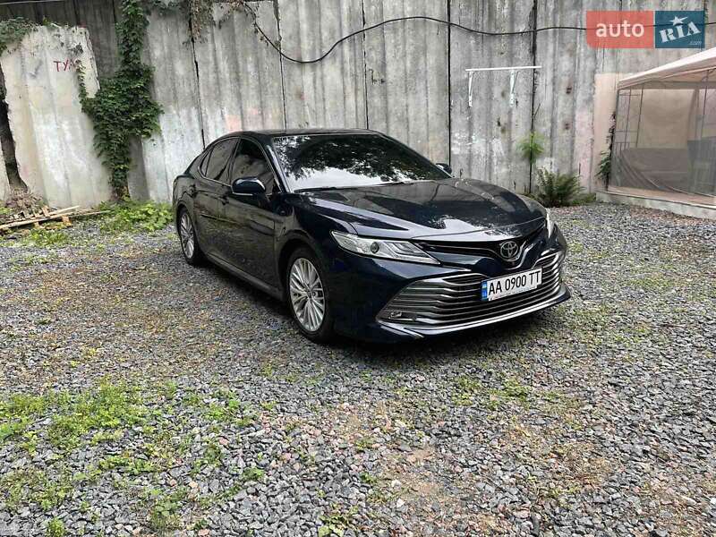 Toyota Camry (2017)