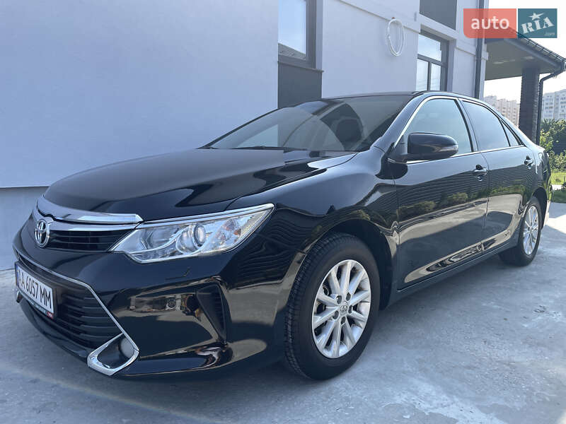 Toyota Camry (2017)