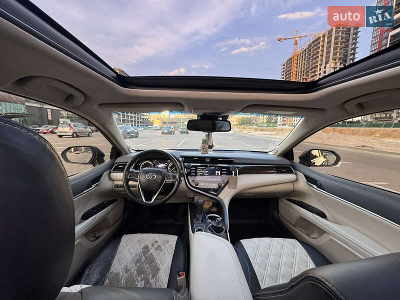 Toyota Camry (2019)