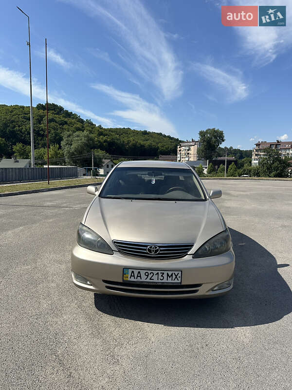 Toyota Camry (2003)